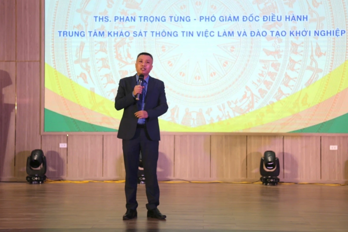 Ông Phan Trọng Tùng – Phó Giám đốc điều hành Trung tâm khảo sát thông tin việc làm và Đào tạo khởi nghiệp của HUBT phát biểu tại Diễn đàn.