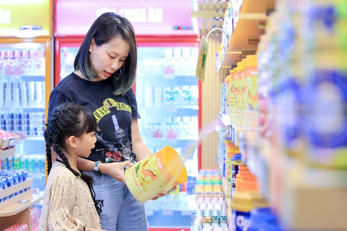 Optimum là dòng sữa đầu tiên tại Việt Nam có chứa 6 HMO – thành phần chiếm đến 58% tổng lượng HMO có trong sữa mẹ (Ảnh: Minh Anh)