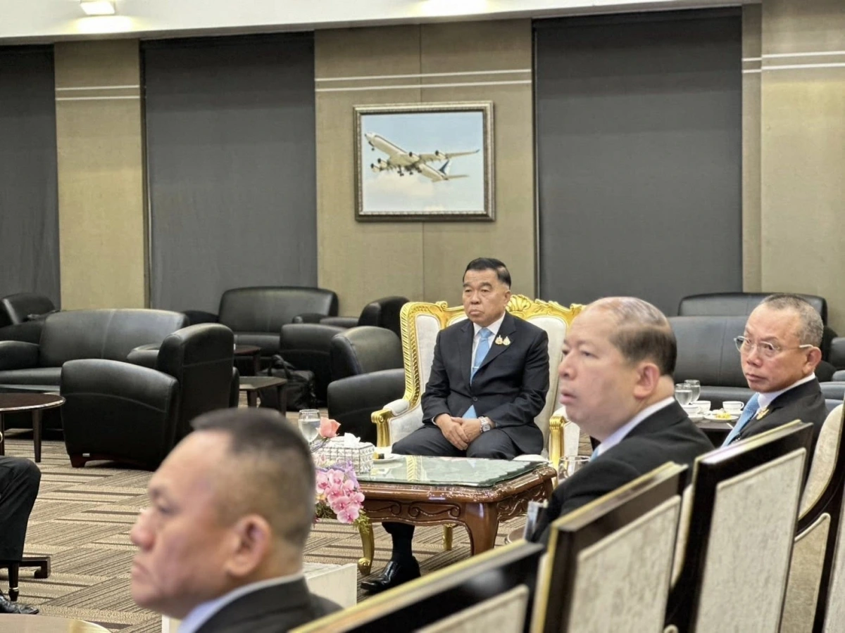 Đoàn cấp cao của Thái Lan tại sân bay Don Muang (Thái Lan), chuẩn bị đến Malaysia họp GBC với Campuchia. Ảnh: Chính phủ Thái Lan