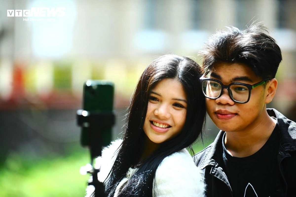 Vo Thanh Long from Ho Chi Minh City shares that the power plant holds a unique charm with its historical value, and he feels delighted to visit, stroll around, and explore Vietnam’s oldest hydroelectric plant.