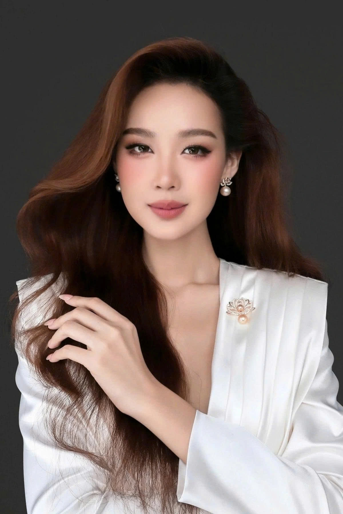 After completing her duties as Miss Intercontinental, Bao Ngoc continues to engage actively in arts and social work, earning praise from the public.