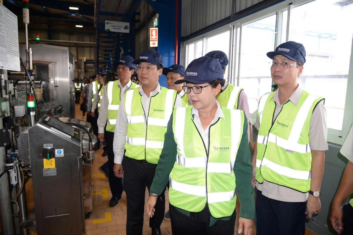 Lãnh đạo tỉnh Đồng Tháp đến thăm doanh nghiệp trong khu công nghiệp Mỹ Tho