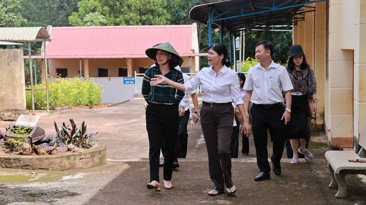 Sở Giáo dục-Đào tạo tỉnh Đồng Nai khảo sát nhu cầu đầu tư trường, lớp ở các xã biên giới (ảnh: Công Nghĩa)