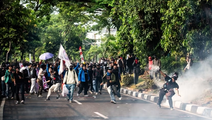 Người biểu tình tập trung tại khu vực Senayan, Jakarta, Indonesia ngày 25/8/2025. Ảnh: CNA