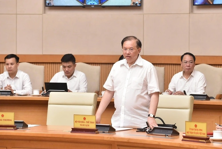 Thứ trưởng Bộ Văn hóa, Thể thao và Du lịch Tạ Quang Đông báo cáo - Ảnh: VGP/Giang Thanh