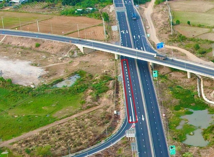 Vạch kẻ đường gây bức xúc cho người tham gia giao thông tại nút giao Ma Lâm - Cao tốc Vĩnh Hảo - Phan Thiết