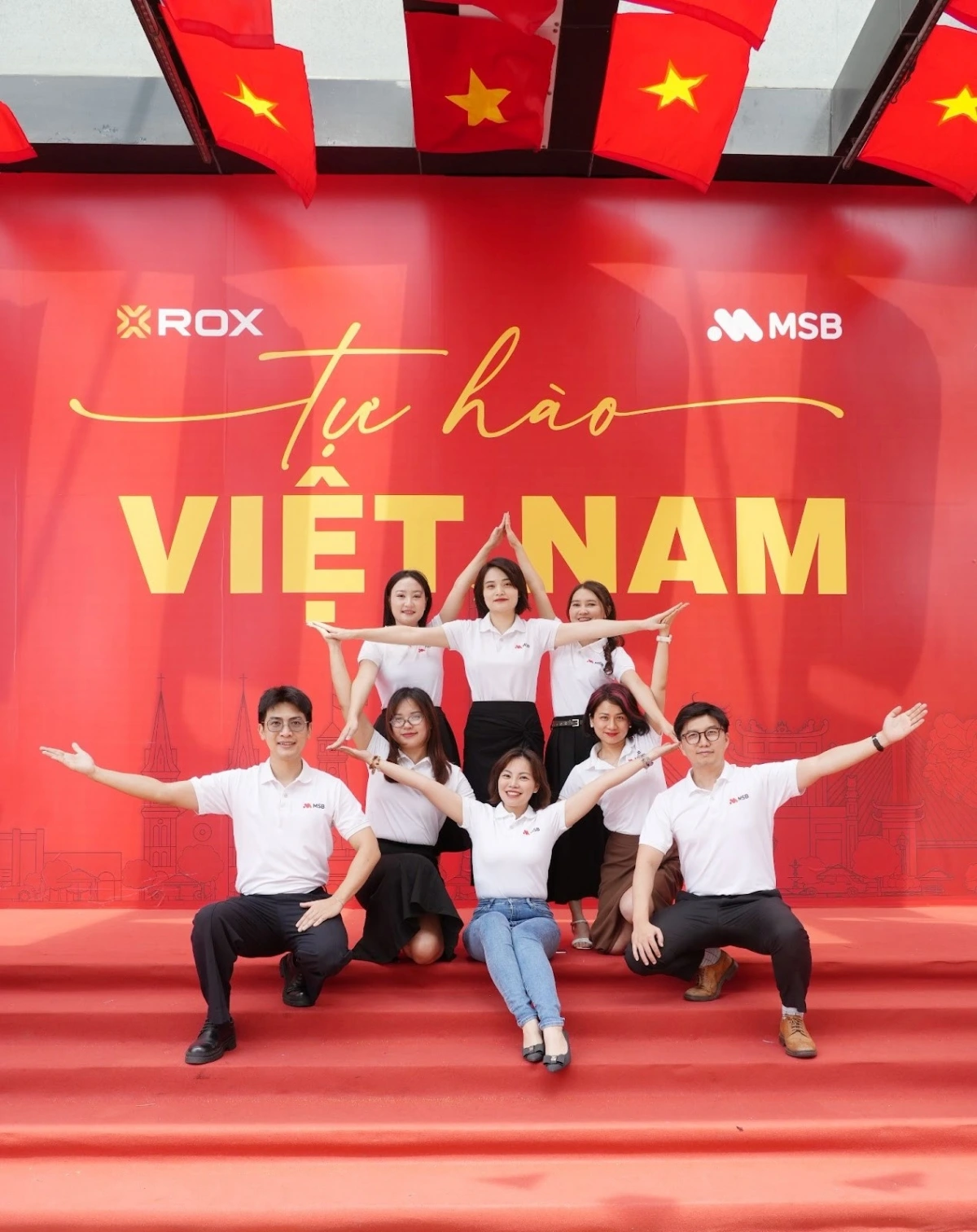 “Bức tường yêu nước” vừa là điểm hẹn check-in mới hấp dẫn vừa là nơi gắn kết con người trong một không gian chan chứa tình yêu dành cho Tổ quốc