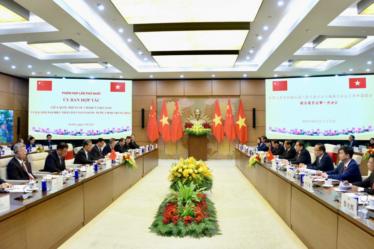 Toàn cảnh phiên họp lần thứ nhất Ủy ban hợp tác giữa Quốc hội Việt Nam và Nhân đại toàn quốc Trung Quốc.