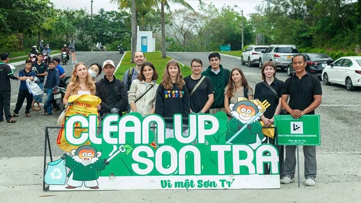 Chiến dịch “Clean Up Sơn Trà – Lặn biển dọn rác, giải cứu san hô” được nhiều người dân và du khách tham gia, ủng hộ. (Ảnh: chiến dịch Clean Up Sơn Trà)