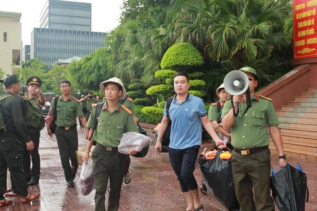 Công an Nghệ An sẽ có mặt tại các địa phương ven biển cùng người dân phòng, chống bão số 5. Ảnh: CANA.
