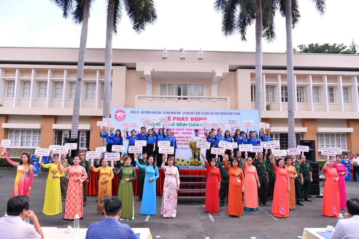 Ra mắt 53 đội hình xung kích phổ biến kiến thức, hướng dẫn kỹ năng số cơ bản cho người dân