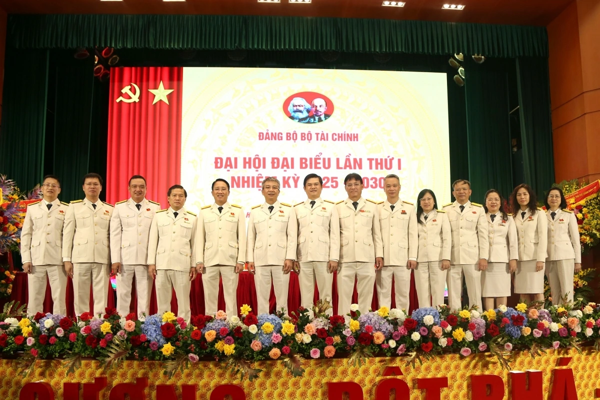 Đảng ủy Cục Thuế tiếp tục tăng cường vai trò lãnh đạo toàn diện của Đảng ủy đối với nhiệm vụ chính trị được giao, bảo đảm sự thống nhất giữa công tác xây dựng Đảng với công tác chuyên môn