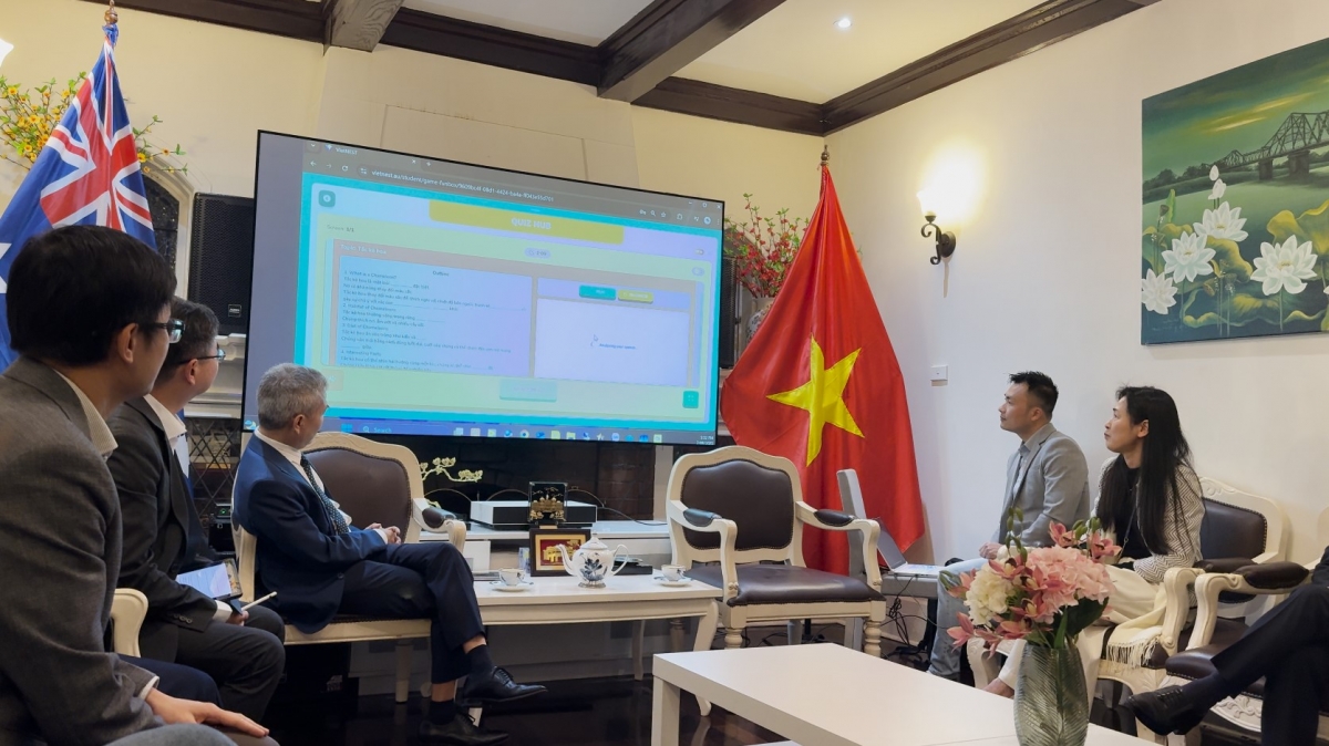Giới thiệu bản demo VietNEST tới các khách mời tại sự kiện (Nguồn: VASEA)