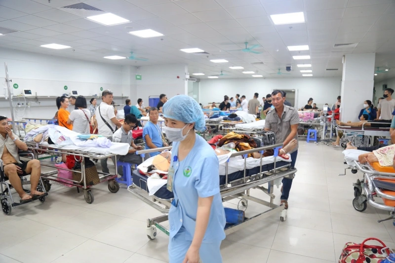 Bệnh viện Việt Đức tiếp nhận nhiều bệnh nhân bị chấn thương do bão lũ (ảnh minh hoạ)