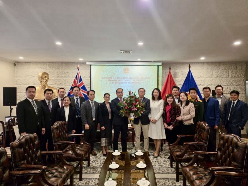 Đoàn đại biểu của Đại sứ quán Lào tại Australia tới Đại sứ quán Việt Nam chúc mừng Quốc khánh. Ảnh: ĐSQ Việt Nam tại Australia
