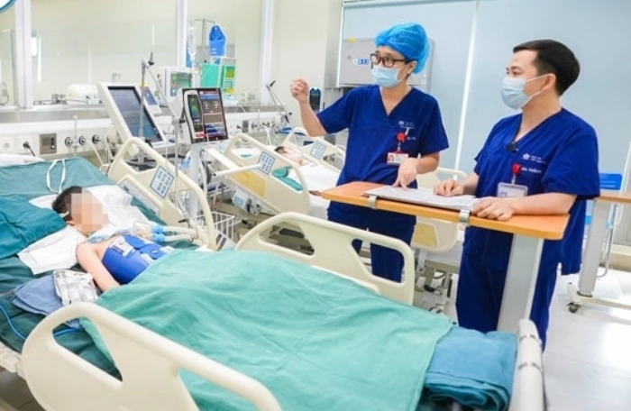 Trẻ đuối nước đang được điều trị tại khoa Điều trị tích cực Nội khoa