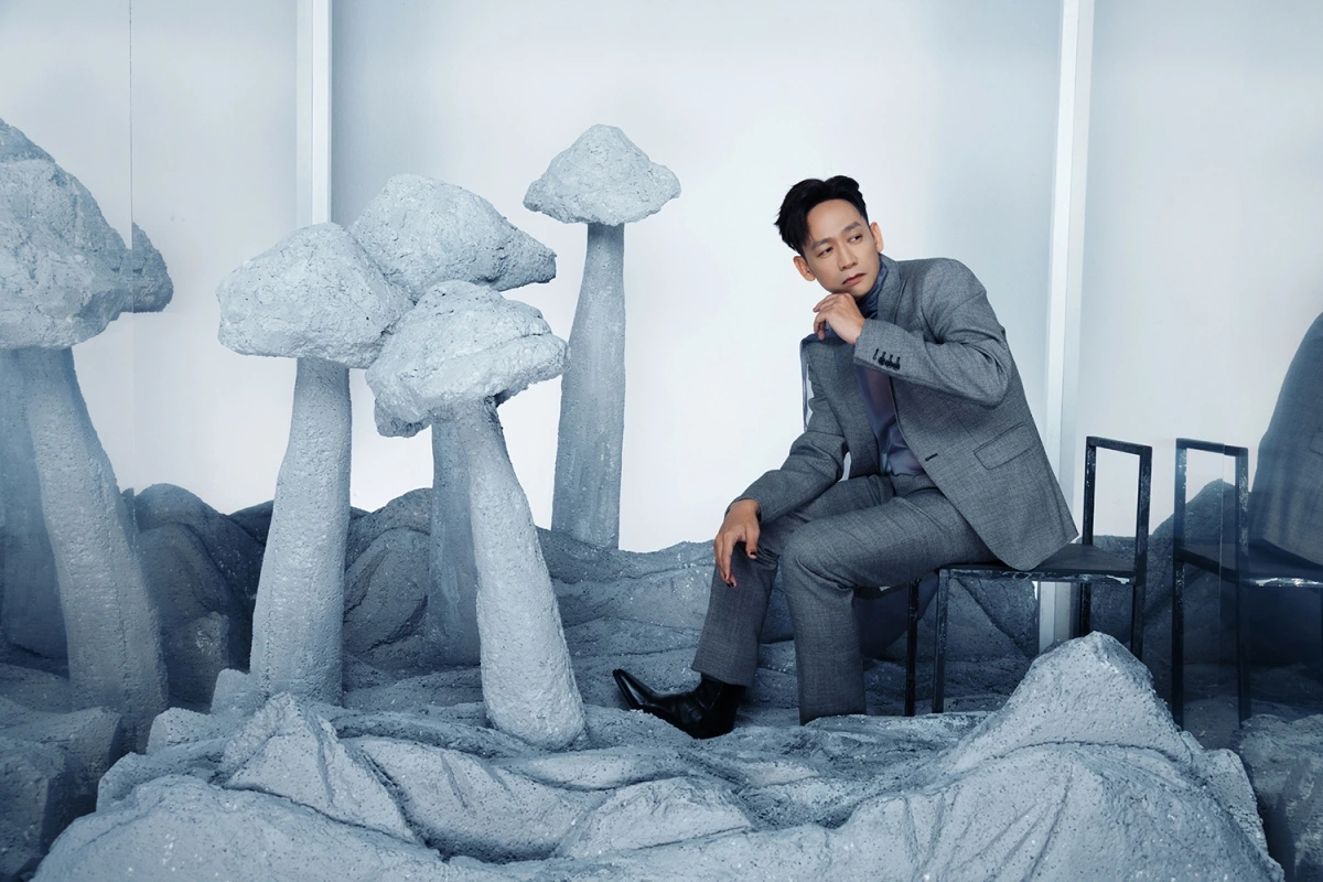 Duy Mạnh chính thức giới thiệu đến công chúng ca khúc mới nhất mang tên "Người chiến sĩ biên cương". Ảnh: NVCC
