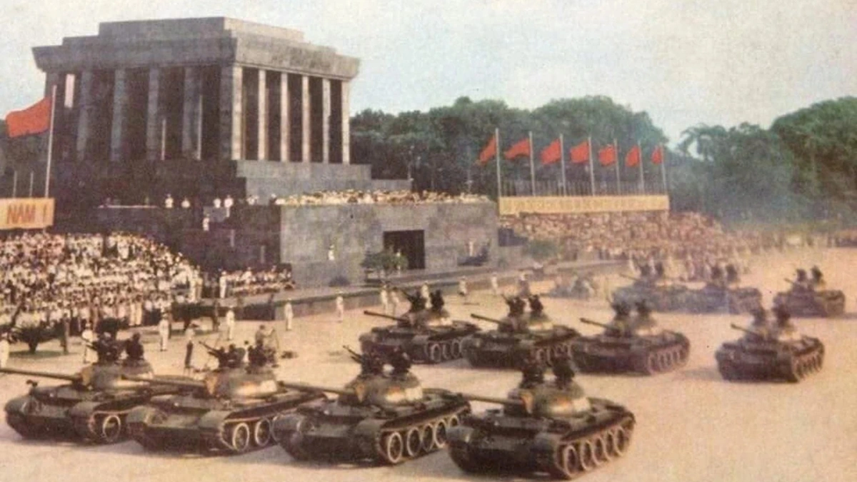 Lễ duyệt binh ngày 2/9/1985 tại Hà Nội (Ảnh: Cổng Thông tin điện tử Bộ Quốc phòng)