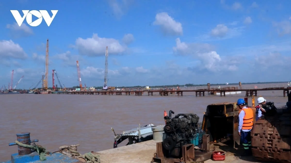 Đây là cầu dây văng lớn thứ hai Việt Nam, sau cầu Cần Thơ và tương đương với cầu Vàm Cống. Công trình dự kiến hoàn thành trong năm 2028. Hiện các nhà thầu đang chạy đua, đẩy nhanh tiến độ, phấn đấu hoàn thành trước tiến độ từ 6 - 9 tháng.
