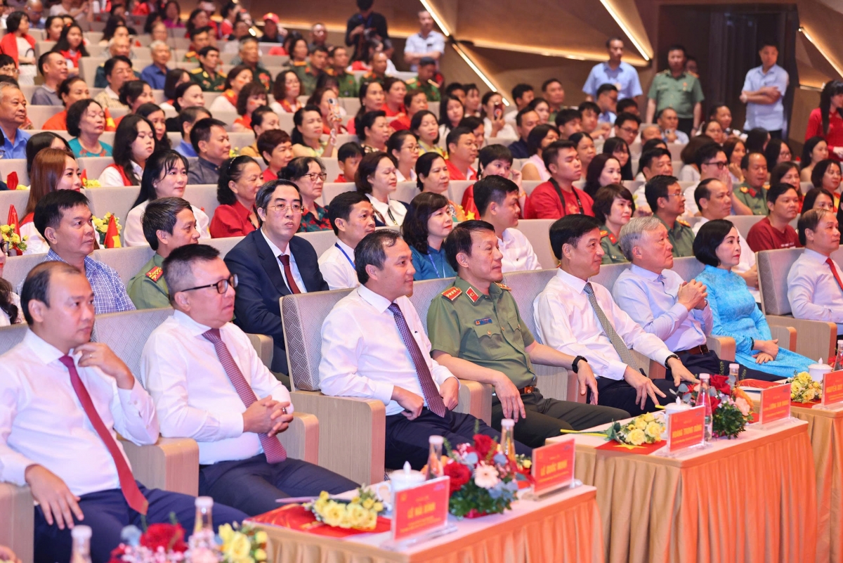 Các đại biểu tham dự chương trình