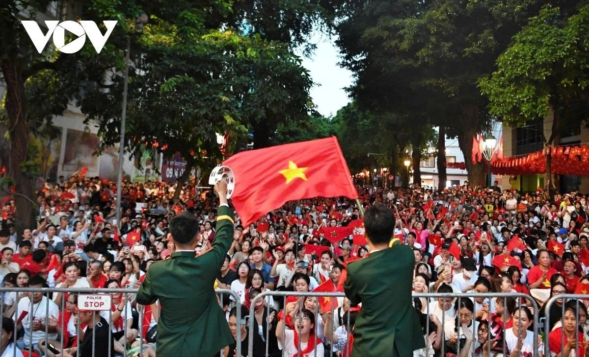 A State-level full-dress rehearsal is held at Ba Dinh Square for Vietnam’s 80th National Day parade, with large crowds lining the main streets