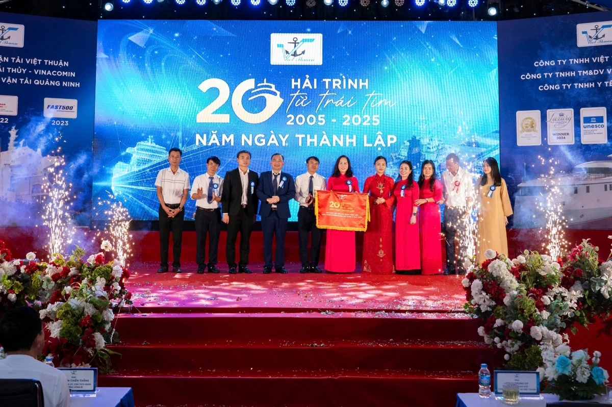 Lễ kỷ niệm 20 năm Ngày thành lập Công ty TNHH Vận tải Việt Thuận - tiền thân của Việt Thuận Group