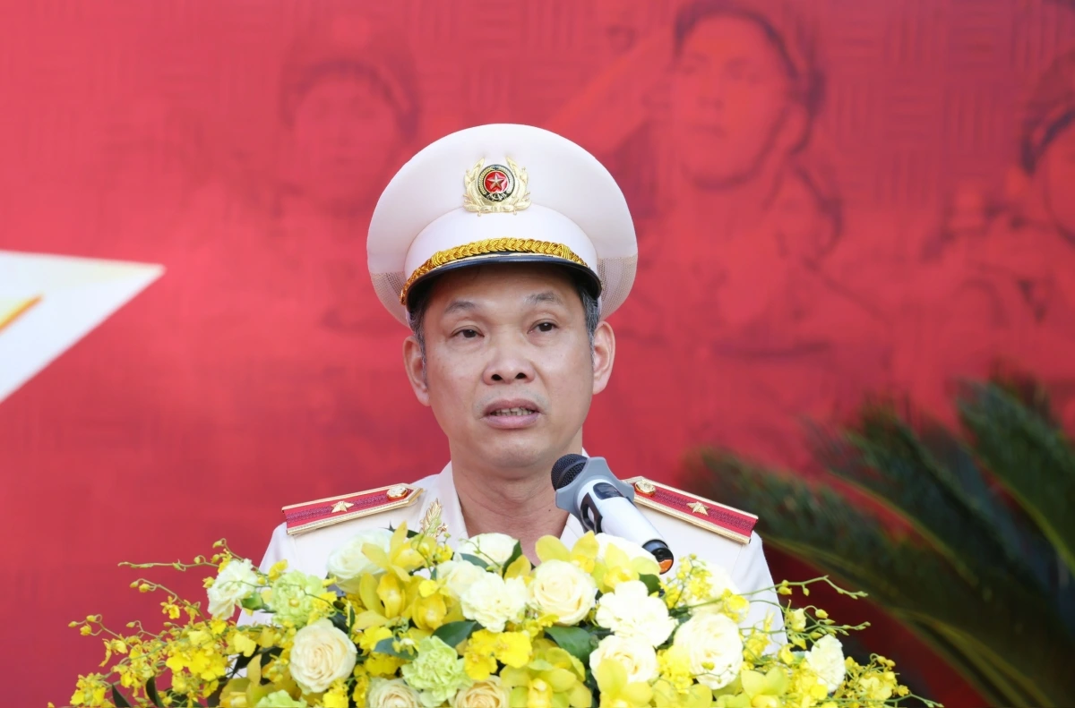 Thiếu tướng Tạ Văn Đẹp, Phó Giám đốc Công an TP.HCM phát biểu tại lễ vinh danh 80 gương điển hình tiên tiến toàn diện tiêu biểu. (Ảnh: Anh Tuấn)