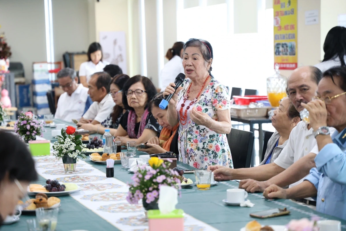 Những ký ức ùa về, những câu chuyện về kỷ niệm vui buổn của một thời làm báo phát thanh.