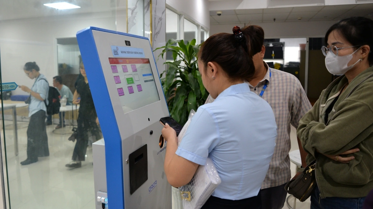 Cán bộ công chức TPHCM đi làm xa sẽ được hỗ trợ tiền thuê nhà. (Ảnh minh họa)