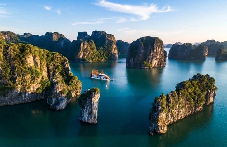 A view of Ha Long Bay
