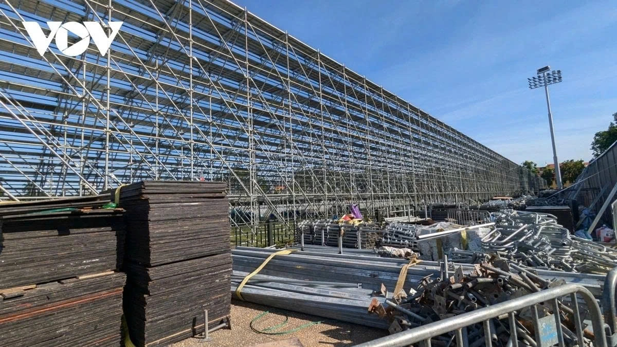 Hundreds of thousands of tonnes of equipment have been gathered right in front of Ba Dinh Square. All available resources are being fully mobilised to complete the final components ahead of August 15.