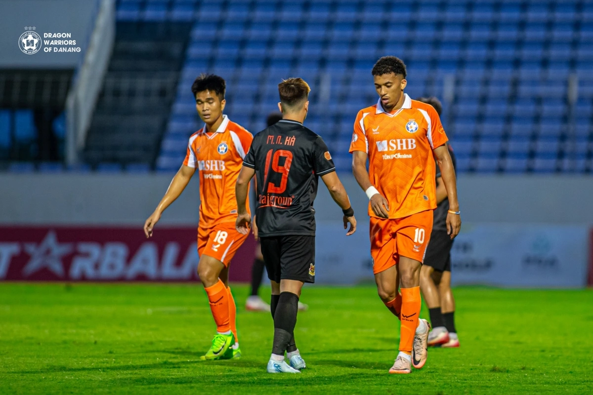 David Henen (số 10) đang có phong độ cao tại Đà Nẵng. (Ảnh: CLB Đà Nẵng).