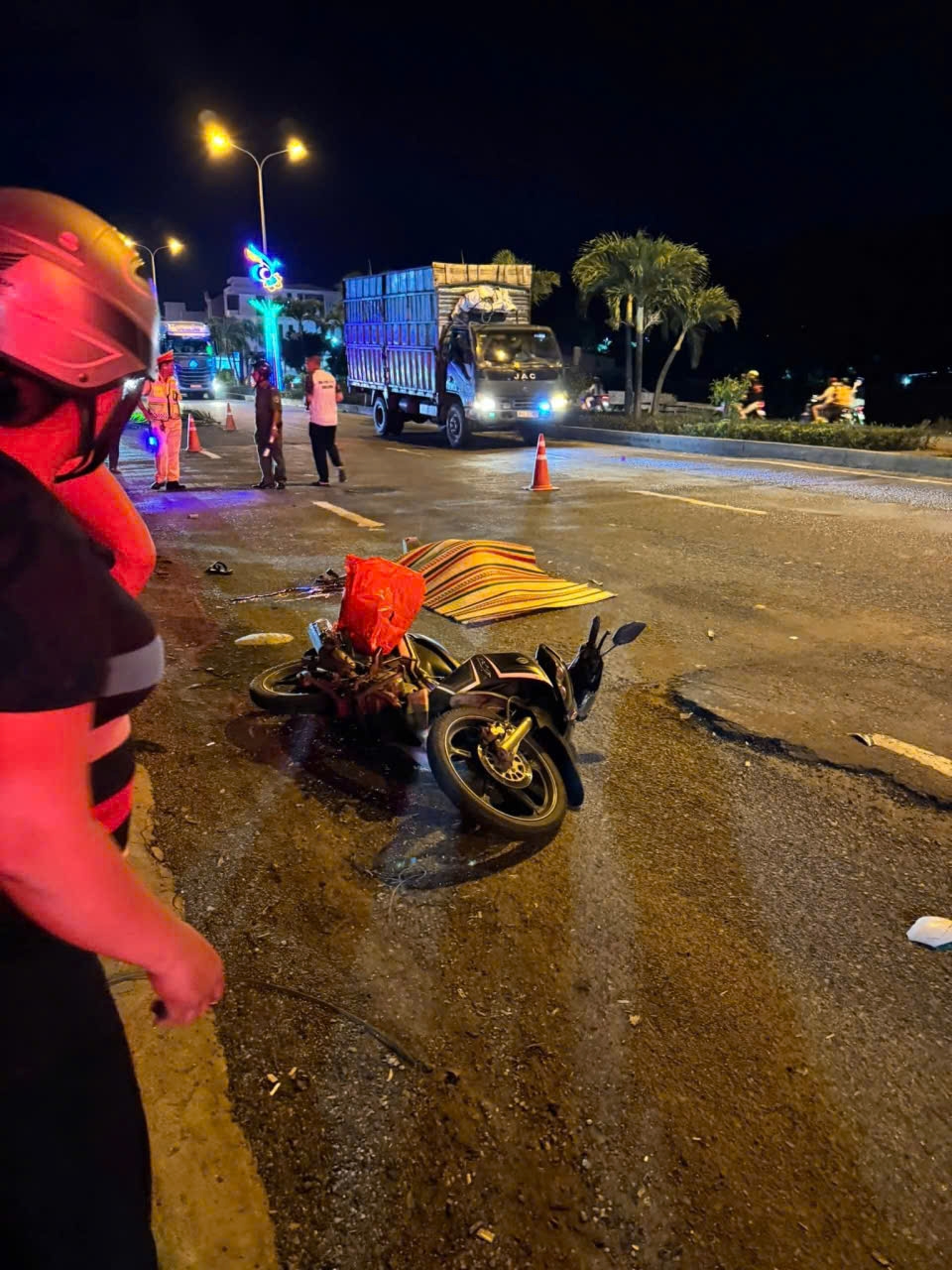 Hiện trường vụ tai nạn do người dân địa phương chụp lại.