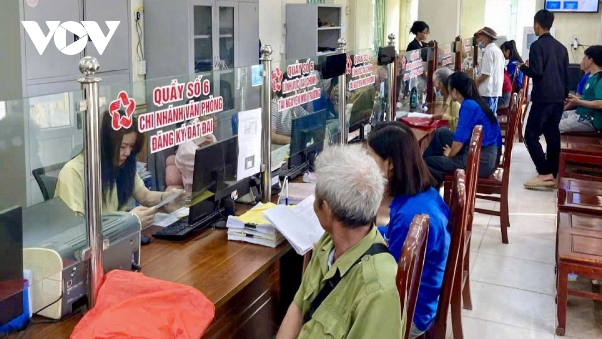 Trung tâm phục vụ hành chính công xã Hoằng Hóa gần 2 tháng đi vào hoạt động hiệu quả, lấy sự hài lòng của người dân làm thước đo hiệu quả của chính quyền 2 cấp.