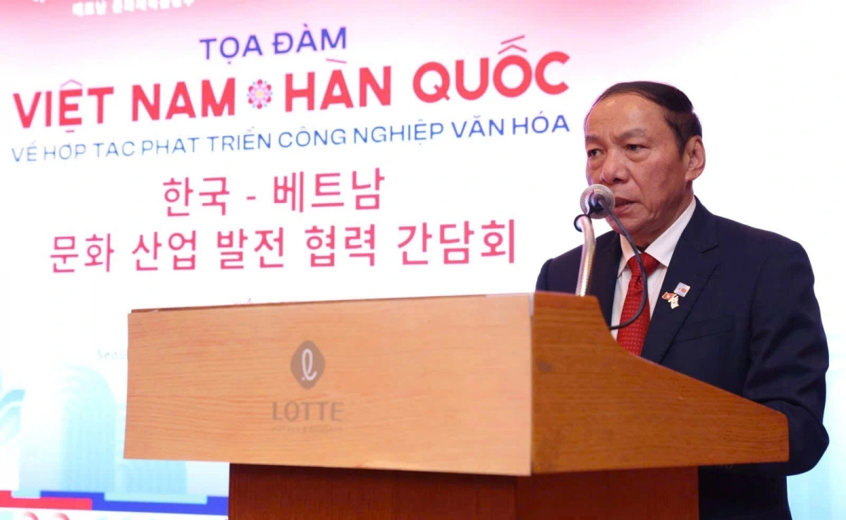 Bộ trưởng Bộ Văn hóa, Thể thao và Du lịch Nguyễn Văn Hùng phát biểu tại tọa đàm (Ảnh: Đại biểu nhân dân)