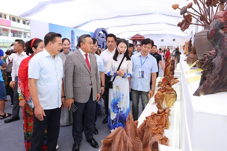 Không gian “Truyền thống và Sáng tạo Hà Nội 2025” là một trong những điểm nhấn đặc sắc, kết nối chiều sâu di sản ngàn năm với khát vọng sáng tạo của Thủ đô trong thời kỳ hội nhập.