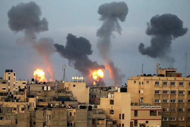Quân đội Israel thực hiện nhiều cuộc không kích xuyên biên giới. Ảnh: Reuters