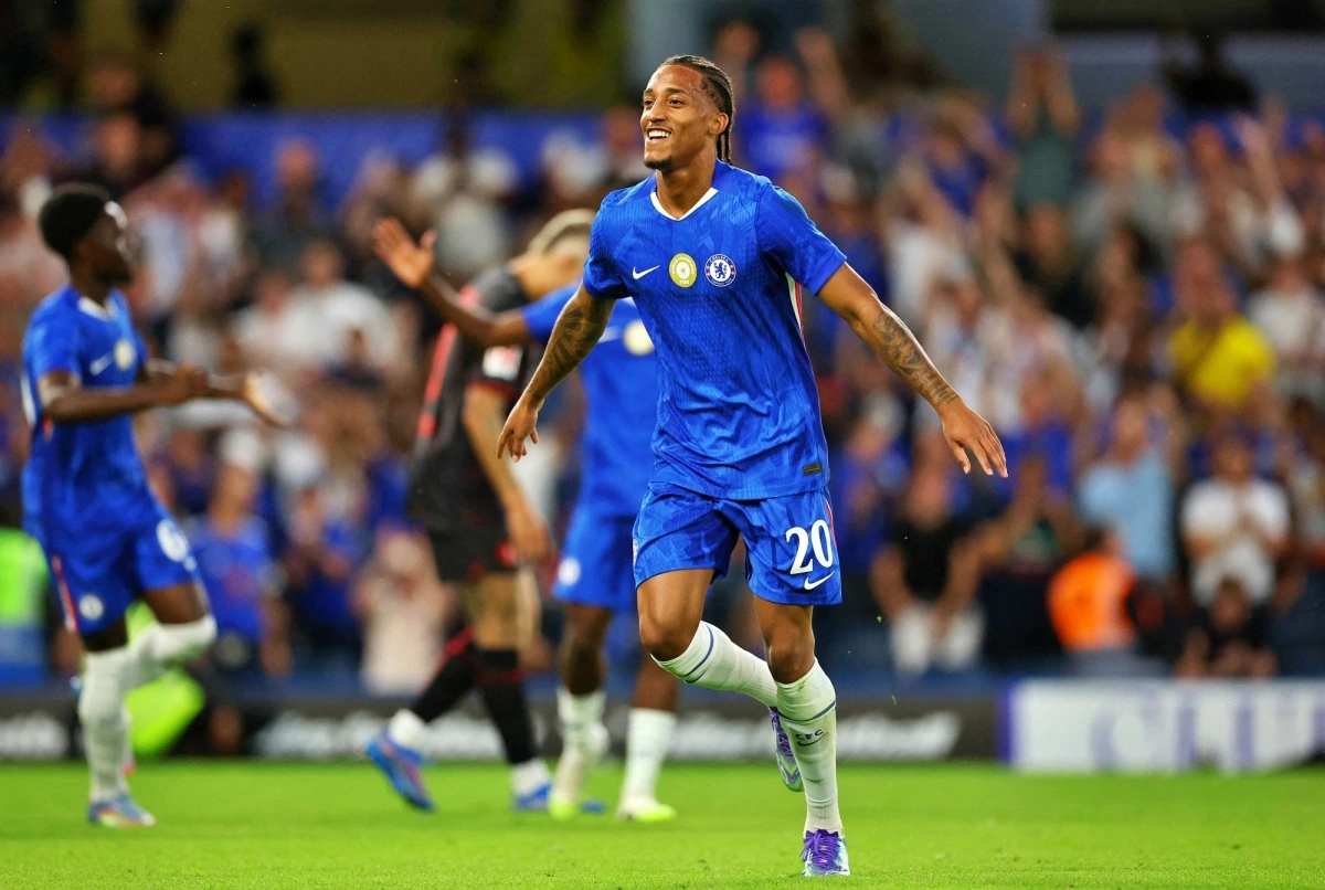 Joao Pedro ấn định chiến thắng 2-0 cho Chelsea. (Ảnh: Reuters)