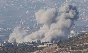 Khói bốc lên ở Lebanon. Ảnh: Reuters