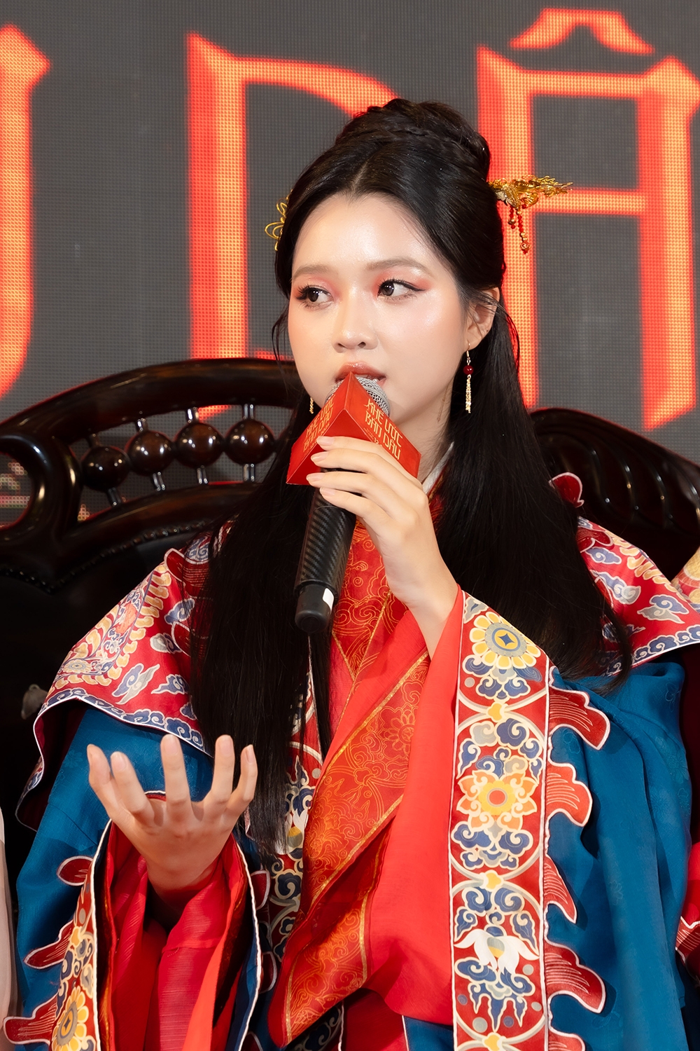 Lâm Thanh Mỹ áp lực khi đóng cô dâu 17 tuổi