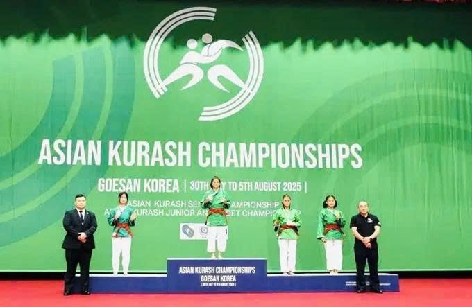 Tran Thi Thanh Thuy wins the only gold medal in the senior division for Vietnam. (Photo: thethaovietnamplus.vn)