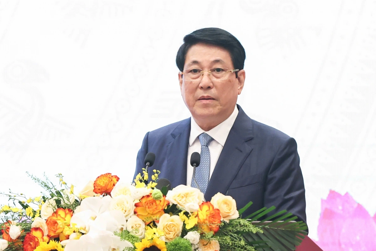 Phát biểu tại chương trình gặp mặt, Chủ tịch nước Lương Cường khẳng định mỗi thắng lợi của dân tộc đều bắt nguồn từ sức mạnh đại đoàn kết, đồng lòng, cống hiến không ngừng nghỉ của các tầng lớp nhân dân dưới sự lãnh đạo của Đảng.