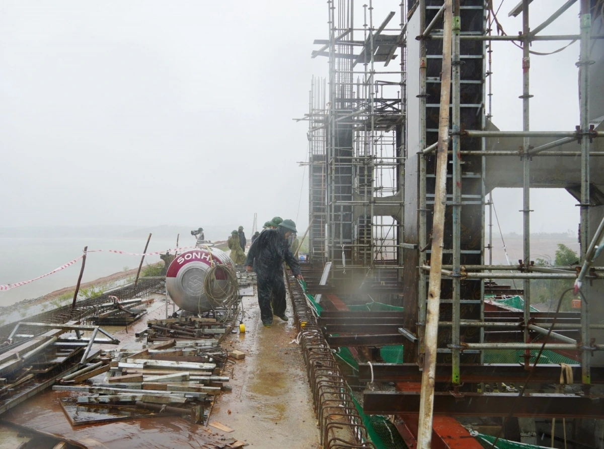 Lãnh đạo tỉnh Quảng Trị kiểm tra các công trình hồ đập, ứng phó với bão số 5