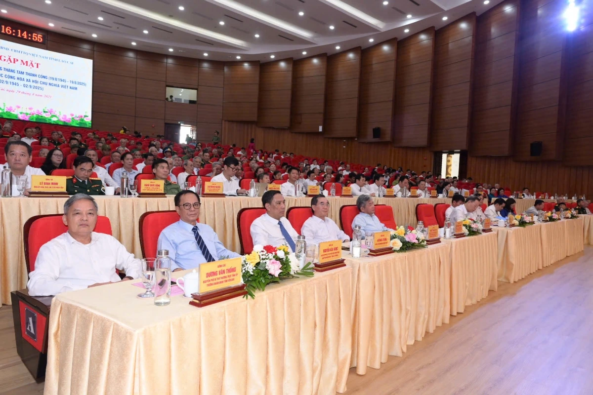 Các đại biểu tại buổi gặp mặt.