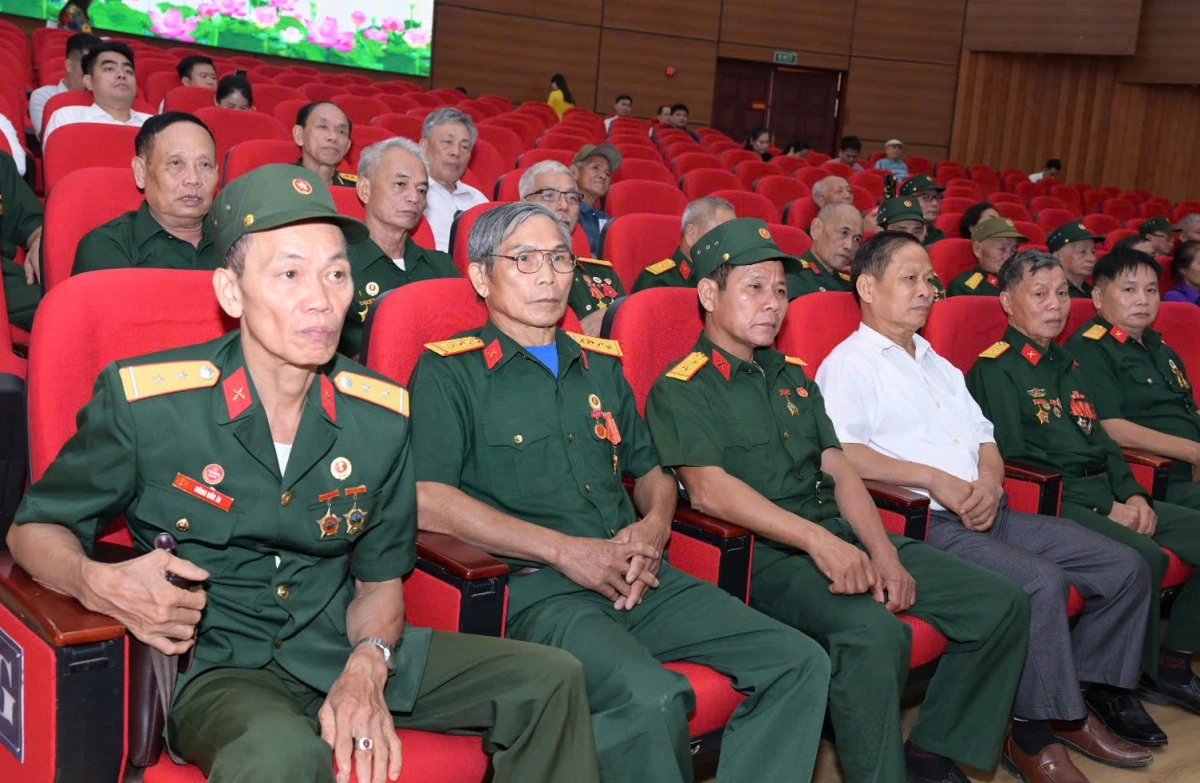 Các đại biểu tại buổi gặp mặt.