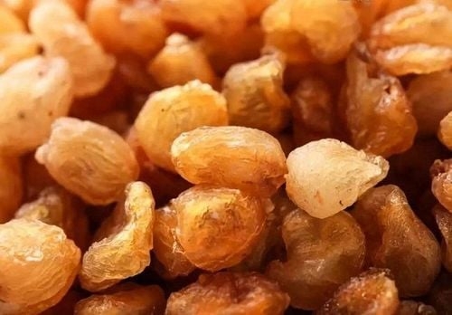 Long nhãn là món ăn quen thuộc trong đời sống người Việt, đồng thời cũng là một vị thuốc quý trong y học cổ truyền (Ảnh minh họa)