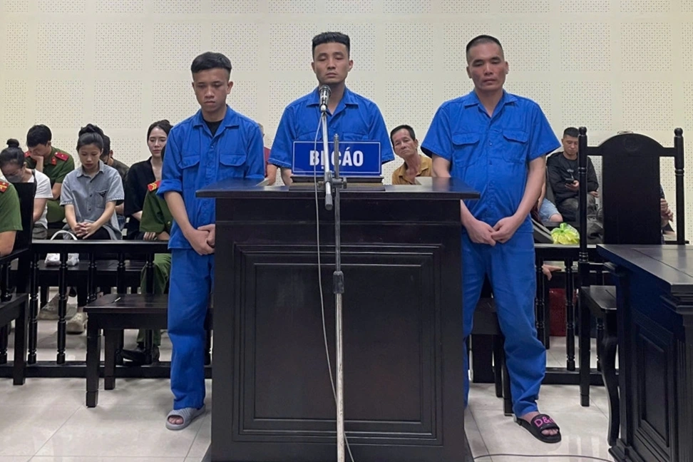 Các bị cáo tại phiên toà. (Ảnh: CA Quảng Ninh)