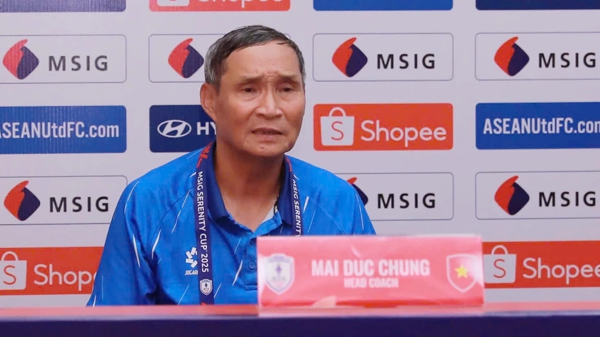 HLV Mai Đức Chung hài lòng về màn trình diễn của các học trò (Ảnh: VFF).