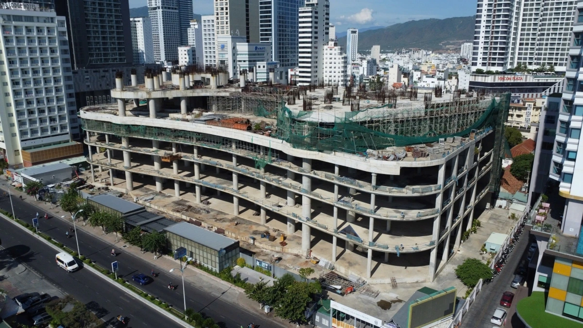 Một dự án trên đường Trần Phú, phường Nha Trang, tỉnh Khánh Hòa đình trệ nhiều năm