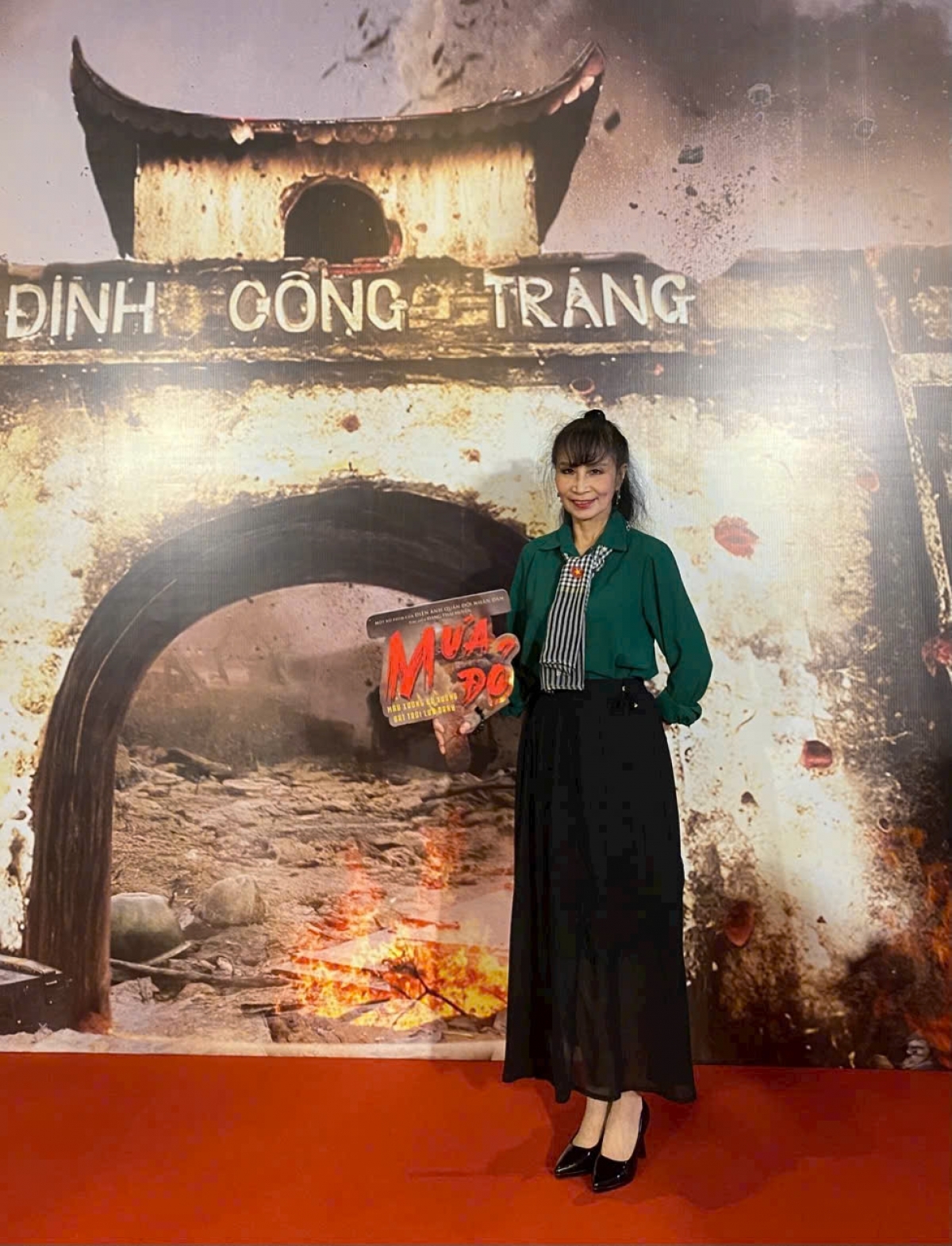 Nhà văn Hoài Hương, người đã đi xem "Mưa đỏ" 3 lần vẫn muốn xem lại. Ảnh: NVCC